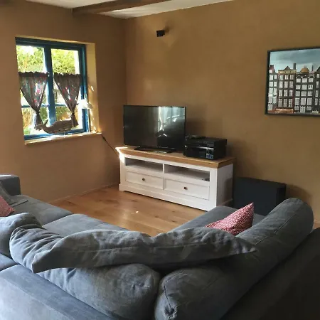 Ferienhaus Luxurioese In Einem Lebendigen Viertel In Berlin *