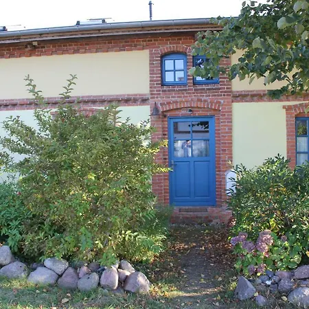 An Der Ostsee Mit Grossem Garten